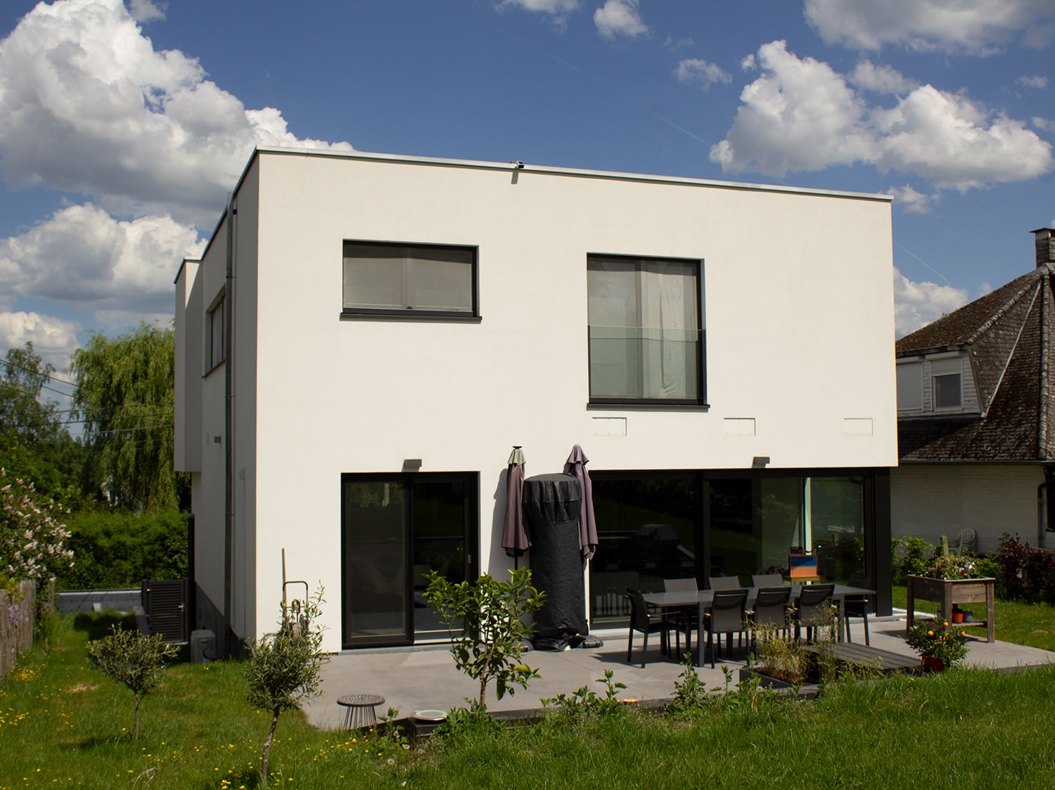 extérieur maison neuve lumineuse