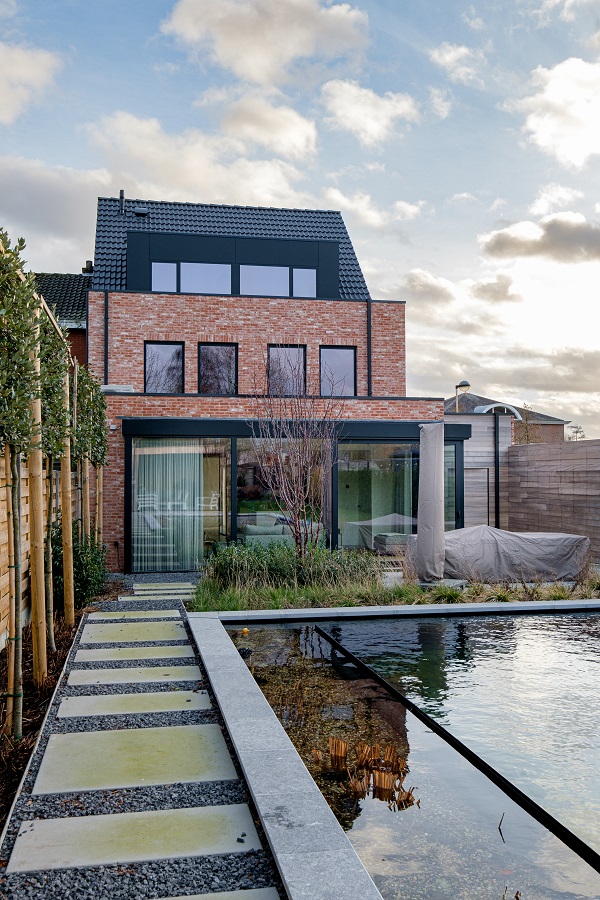 halfopen pastorijwoning tuinzicht