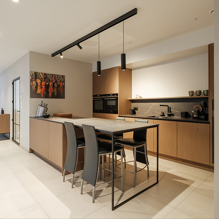 Cuisine équipée d’une maison neuve à Nivelles réalisée par une entreprise de construction