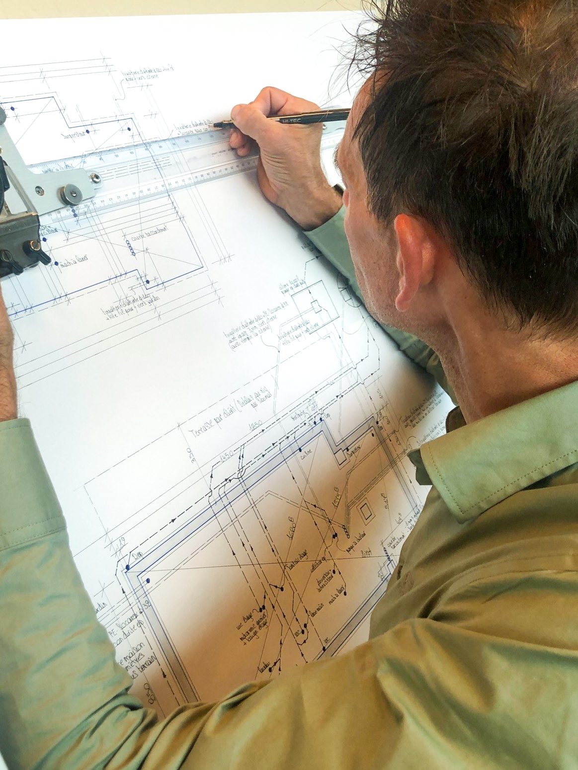 architect die bouwplan opmaakt